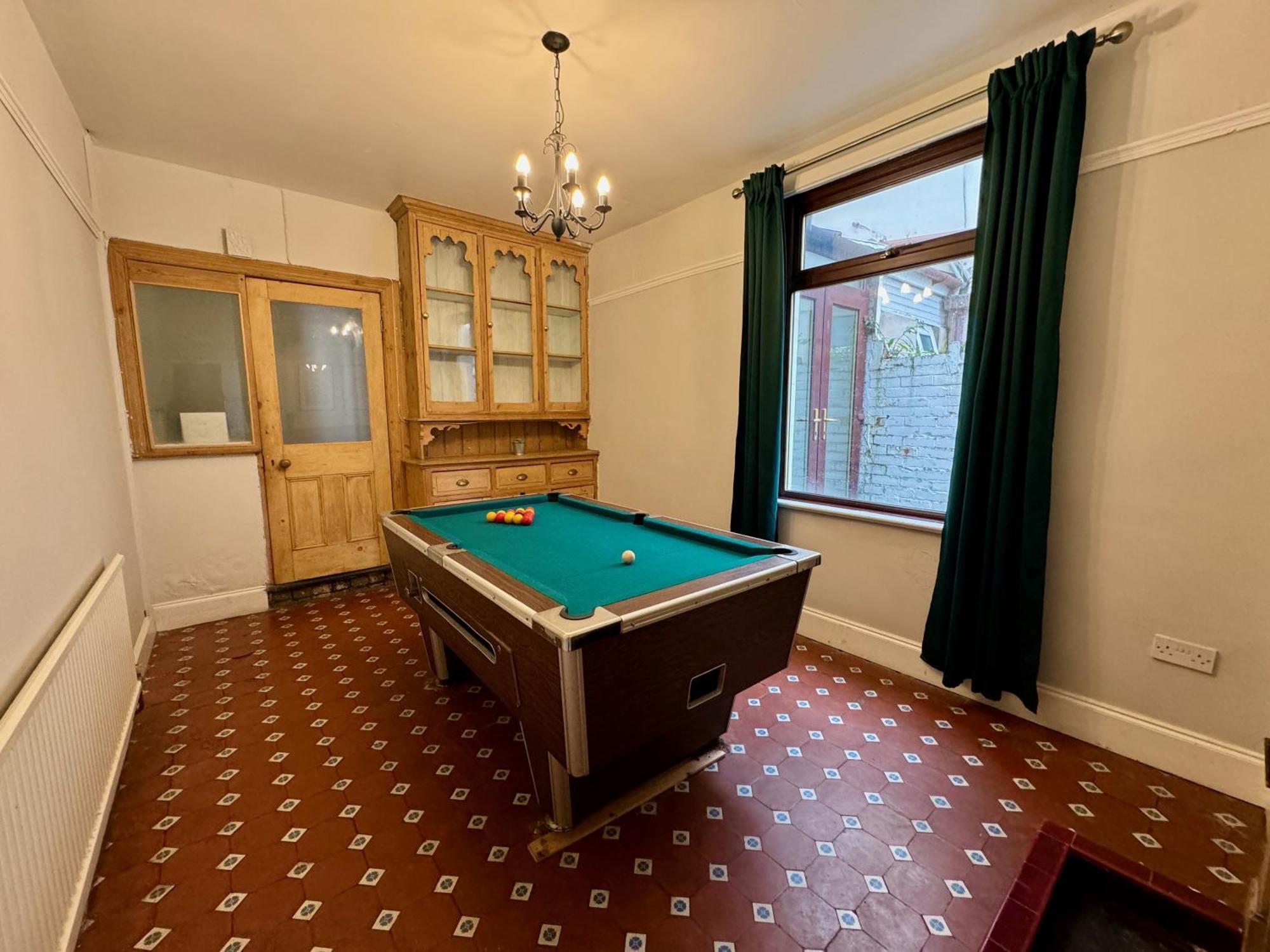 Large Citycentre Townhouse & Hot Tub, Pool Table And Offroad Parking Кардиф Екстериор снимка
